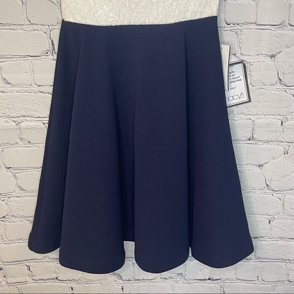 Juniors Bow-Back Dress - Picture 5 of 9